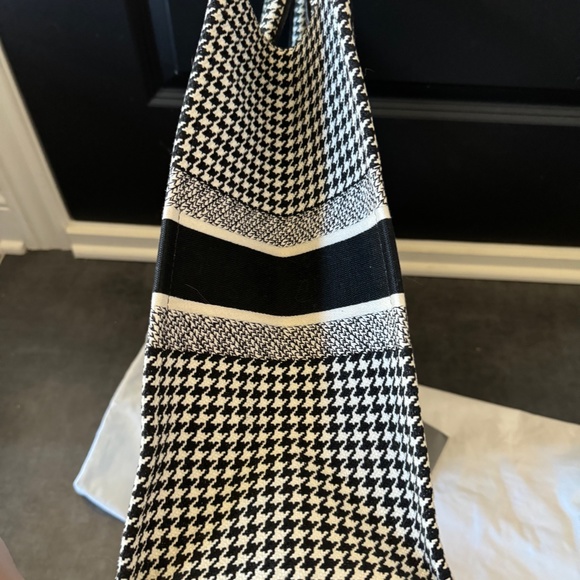 EMT 2100 Christian Dior Large Book Tote - Picture 5 of 9